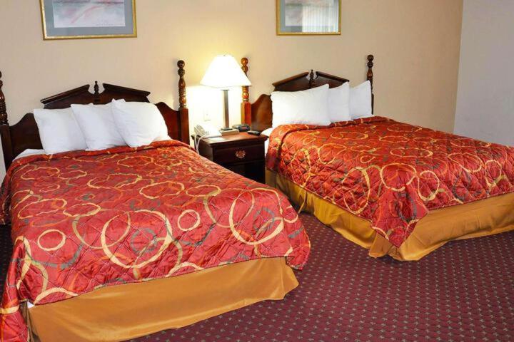 Avalon Inn Sandusky Buitenkant foto